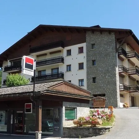 Pour 4 Personnes, Centre-village - - Meg103-r011